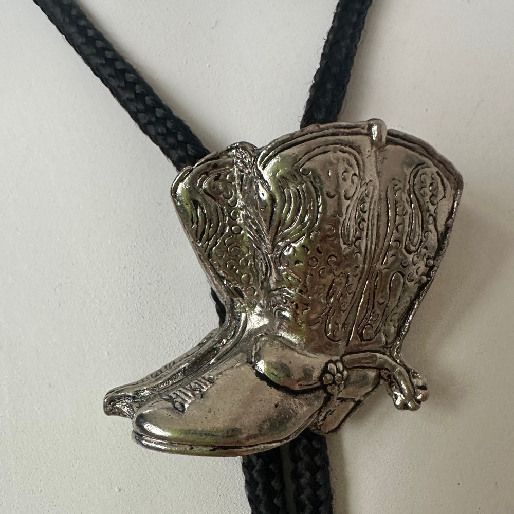 Vintage Western Cowboy Boot Bolo Tie Silver Tone Engraved